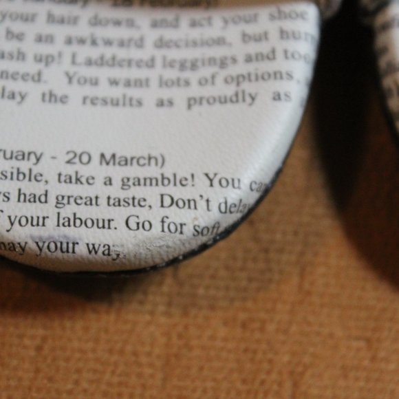 John Galliano newspaper print leather graphic black/white slides made in Italy - Picture 10 of 16